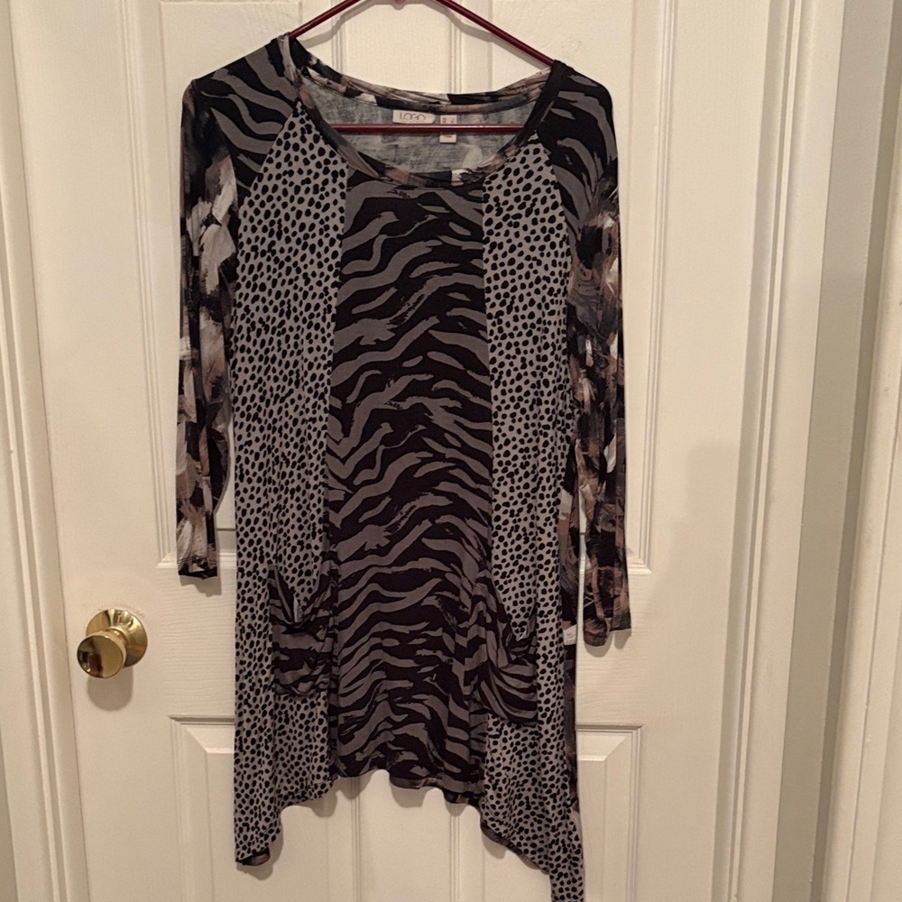 Lori by Lori Goldstein Black and Gray Animal Print Tunic with sharkbite hem